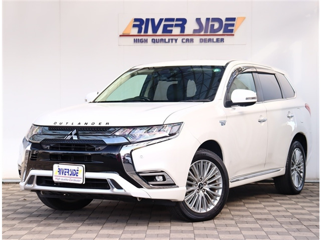 三菱 アウトランダーPHEV 2.4 G 4WD