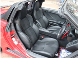 お車選びをお楽しみ頂けるよう、在庫車の展示スペースを十分に確保しております。