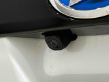 バックカメラ 車両の前後左右に搭載した4つのカメラにより、車庫入れや狭い道でのすれ違いをしっかりサポートするパノラマモニター対応カメラが付いてます