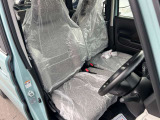運転席はくつろぎのプライベート空間! 車内をクリーニングしてお待ちしております!