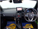 お車選びをお楽しみ頂けるよう、在庫車の展示スペースを十分に確保しております。