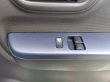 パワーウインドウスイッチ周辺です。触れる機会の多い部分ですが、目立つ傷や汚れはありません