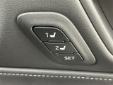 【ポジションメモリー(パワーシート)】それぞれのスイッチを押すと、あらかじめ設定したドライビングポジションに自動で調整してくれます。シートポジションがしっかり決まると、毎日の運転が楽になりますね!