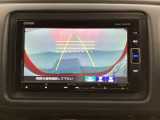 バックでの車庫入れも安心です! リアカメラが付いているバックモニター付のナビを装備しております。操作線もついており距離感も画面から確認できます。
