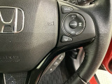 ハンドルにHondaセンシング系のクルーズコントロールやレーンキープアシストなどのスイッチが装備されています。ハンドルから手を離さず安全に操作できます。
