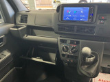 収納スペースが豊富にありますので室内をスッキリお使いいただけます!車にとって大切な、車検証や記録簿はココへ収納♪