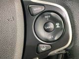 ハンドルにHondaセンシング系のクルーズコントロールやレーンキープアシストなどのスイッチが装備されています。ハンドルから手を離さず安全に操作できます。