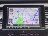 ナビは純正ギャザズ8インチメモリーインターナビ☆VXM-225VFEi☆USB通信機器を使い、インターナビ交通情報から、渋滞を予測したルート案内や空いている駐車場を探したりする機能などが利用可能です♪