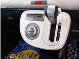 【車屋】として、長く車業界に従事した経験豊富なスタッフが多数在籍しております。