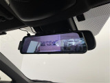 【インナーミラー型ドライブレコーダー】車両後方カメラの映像をルームミラーに映すことが出来ます。 ドライブレコーダー機能もあり、まさに一石二鳥!
