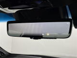 【デジタルインナーミラー(トヨタ)】車両後方カメラの映像をルームミラーに映すことが出来ます。 そのため、後席に人や荷物があって後方が見えづらい場合でもしっかり視界を確保することが出来ます。