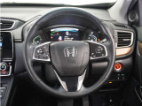 【Honda SENSING】 カメラ等装置で精度の高い検知能力を発揮、安全運転を支援します。ステアリング上のコントローラーに注目!