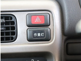 お車選びをお楽しみ頂けるよう、在庫車の展示スペースを十分に確保しております。