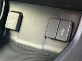 USBやシガーソケットも対応しておりますので、外部機器での接続、充電なども可能でございます。