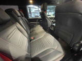 車両は屋内展示しておりますので天候に関係なくごゆっくりコンディションご確認頂けます。車両を倉庫へ保管している場合が御座いますのでご来店前に在庫確認頂けると幸いです。TEL072-784-8800