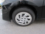 タイヤ残り溝が1.6mmになる目安として「スリップサイン」が設けられています。この車はまだまだ残っておりますので、安心してお乗り頂けます!