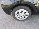 タイヤ残り溝が1.6mmになる目安として「スリップサイン」が設けられています。この車はまだまだ残っておりますので、安心してお乗り頂けます!