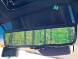 【デジタルインナーミラー】後席の大きな荷物や同乗者で後方が確認しづらい時でも安心!カメラが撮影した車両後方の映像をルームミラー内に表示。クリアな視界で状況の確認が可能です!