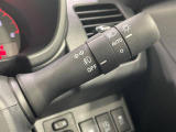 【オートライト】周りの明るさに応じて自動でヘッドライトの点灯・消灯ができる機能です!ライトの付け忘れ・消し忘れなどが無くなり、雨の日や夕方の走行も安心!トンネル通過時も便利ですね♪