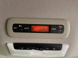 【リアオートエアコン】広い後部座席には必須の機能!風量や温度を自動で調整し前席と同様な車内環境にしてくれるリアオートエアコンを装備。夏の暑さも冬の寒さもストレスなく快適にお過ごしいただけます♪