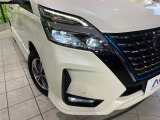 【LEDヘッドライト】悪天候や夜間走行時も良好な視界を確保し安心して運転できる高輝度LEDヘッドライトを装備!点灯速度が早く、消費電力も抑えられています。