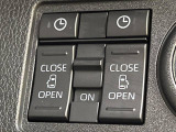 【両側パワースライドドア】スマートキーや運転席のスイッチで後席両側スライドドアの開閉が可能♪電動だから力を入れてドアを開ける必要が無く、小さなお子様でも簡単に開け閉めでき快適です♪