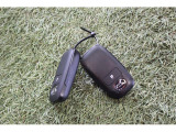 キーフリーシステム装備してます。電子キーを携帯していればドアのリクエストスイッチを押すだけでドアの施錠、解錠ができますよ!電盗難防止に役立つイモビライザー機能付で安心です!