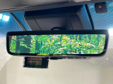 【デジタルインナーミラー】後席の大きな荷物や同乗者で後方が確認しづらい時でも安心!カメラが撮影した車両後方の映像をルームミラー内に表示。クリアな視界で状況の確認が可能です!