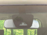 【エマージェンシーブレーキ】走行中に前方の車両等を認識し、衝突しそうな時は警報とブレーキで衝突回避と被害軽減をアシスト。より安全にドライブをお楽しみいただけます。