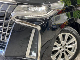 【シーケンシャルターンランプ付きLEDヘッドライト】人気の『流れるウィンカー』付きのLEDヘッドライトを装備♪高級感はもちろん、点灯時は存在感たっぷりで他車からも認識されやすく安心です。