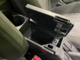 【アームレスト】運転中の身体の負担を軽減してくれるアームレストを装備♪