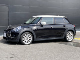 数あるMINI中古車より弊社のお車をご覧頂き、ありがとうございます!弊社はMINI正規販売店であり、整備を整えてからのご納車となりますので安心してお乗り頂けます。もちろん全国にご納車も可能です!