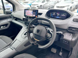 フランス車ならではのオシャレな内装がオススメです!