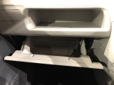 大容量のグローブボックスや、小物入れなどの収納が充実しています。
