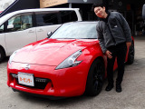 鈴木社長と申します。こちらのお車も早く売れそうな予感…早い者勝ちの一台です!!