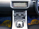 お車選びをお楽しみ頂けるよう、在庫車の展示スペースを十分に確保しております。