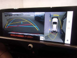 パノラミックビューモニター付きです。車両を上から見たような映像をディスプレイオーディオ画面に表示、運転席からの目線だけでは見にくい、車両周辺の状況をリアルタイムでしっかり確認できます。