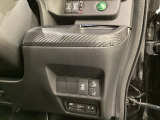 Hondaセンシング用の、VSA解除とレーンキープアシストシステムのメインスイッチなどはハンドルの右側に装備しています。その下にETCがついています。高速道路の料金所の通過も楽々です。