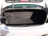 『1台』のお車に対して、3名体制で日々議論を重ね仕入れを行っております。