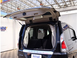 『1台』のお車に対して、3名体制で日々議論を重ね仕入れを行っております。