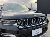 初代JEEP WILLYSからインスピレーションを得た丸目ライトとボクシーなフォルム。ヘッドライト、フロントフォグライト、テールライトにLEDを初採用