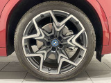 サービスにはドイツ本国と同様に教育と訓練を受け、BMWを知り尽くした「マイスター」が数多く在籍しております。360度による納車前点検整備で、お客様に安心と安全をお届けいたします。