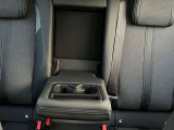 納車前は専門メカニックが専用故障診断器を使用し2年定期点検相当の67項目、独自点検(エンジンルーム・足回り・計器類・内装の損傷等)の50項目、計117項目の点検整備実施の上お客様へご納車致します。