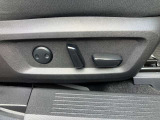運転席はパワーシートとなっております。