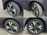 165/55R15 純正アルミホイール装着。