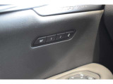 自動車保険について。正規ディーラーだけの特別なブランド保険にご加入いただけます。基本補償に加え3つの項目をカバーする「オリジナル補償」と、長期契約による安定した保険料で、さらなる安心と満足を提供します
