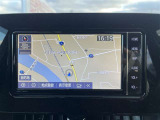 純正ナビを装備。タッチパネル式で使いやすく、お出かけもラクラクです。