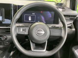 インテリアに合わせたデザインのステアリングは、運転される方のことも考え、運転しやすい形状、大きさです。是非一度、実際に触ってお確かめください。