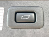 【パワーバックドア】スマートキーや運転席のボタンを押すだけでリアゲートが自動で開閉します!荷物を持っている時や、高い位置にあるバックドアを閉める際に便利な機能です♪