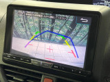 【バックカメラ】駐車時に後方がリアルタイム映像で確認できます。大型商業施設や立体駐車場での駐車時や、夜間のバック時に大活躍!運転スキルに関わらず、今や必須となった装備のひとつです!